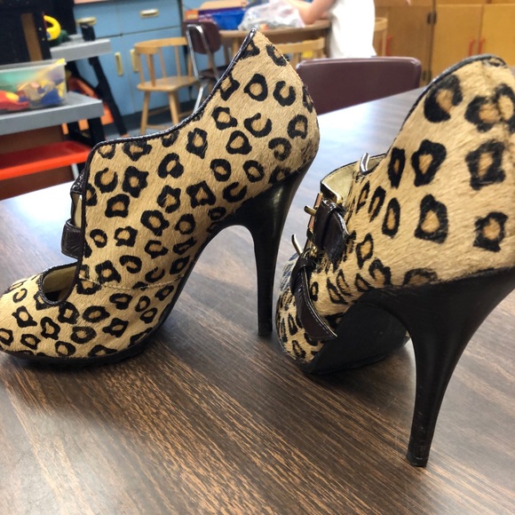 Michael Kors Leopard Print Heels - Picture 2 of 2